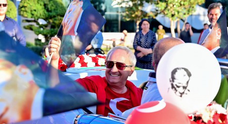 Kepez’den Cumhuriyet’in 101. Yılına özel kortej