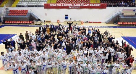 Tekvandocuların üst kuşak sevinci