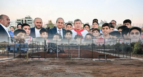 Başkan Kocagöz, çocuklara söz verdiği çim sahayı yaptı