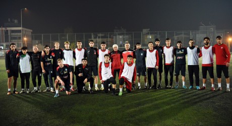 Kepez’in gençleri büyüklerle oynuyor