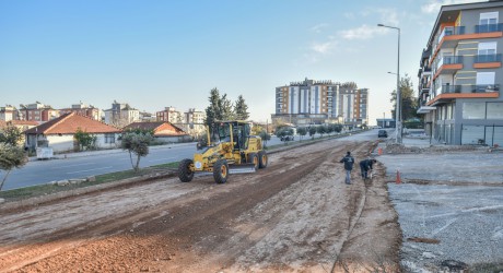 Kepez’den caddede su birikmesi sorununa neşter