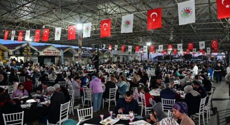 Ramazan bereketi Kepez’in iftar sofralarında paylaşılıyor