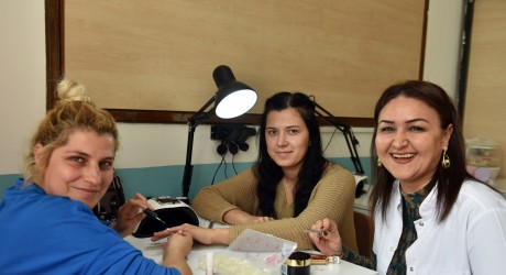AKMEK’te güzellik uzmanı yetişiyor