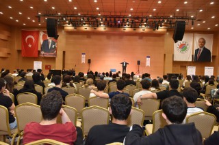 Kepez Belediyesi’nden Gri Koç ile sınav taktikleri semineri