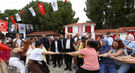 Kepez’de renkli Anneler Günü Etkinliği: Anneler yarıştı, çocuklar izledi