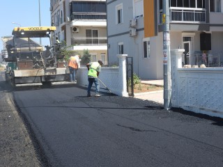 Kepez çalışıyor, mahalleler sıcak asfaltla buluşuyor