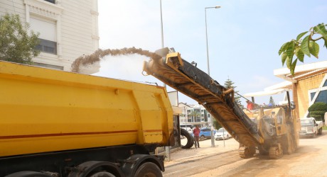 Yeni Emek Mahallesi’nde 5 sokakta yollar yenileniyor