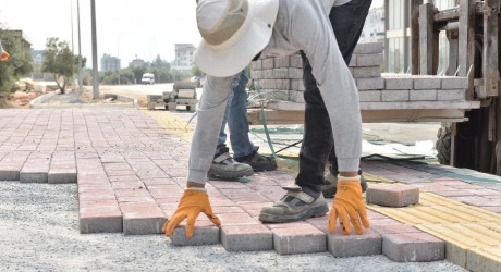 Kepez’den Aydoğmuş Mahallesi’nde kaldırım çalışması