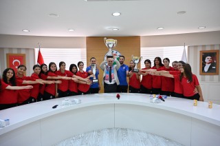 Kocagöz, Türkiye’nin hentbol yıldızlarını ağırladı