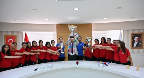 Kocagöz, Türkiye’nin hentbol yıldızlarını ağırladı