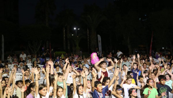 “Sahne Kepez” rüzgârı Yenidoğan Mahallesi’nde esti 