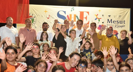 ‘Sahne Kepez’  Zeytinlik Mahallesi’ni şenlendirdi