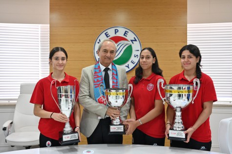 Türkiye’nin gol kraliçesi Gazel Dikme Kepez’i gururlandırdı