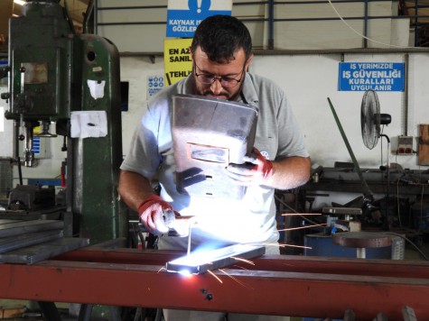 Belediye atölyesi üretiyor, Kepez güzelleşiyor