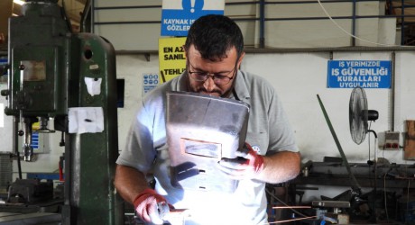 Belediye atölyesi üretiyor, Kepez güzelleşiyor