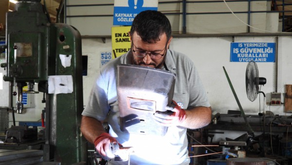 Belediye atölyesi üretiyor, Kepez güzelleşiyor 