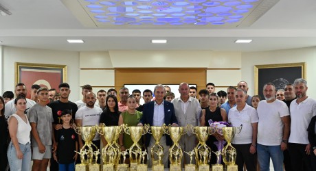 Başkan Kocagöz, Kick Boks sporcularını ağırladı