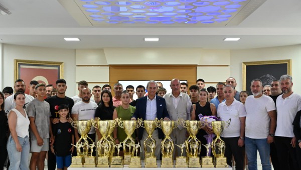 Başkan Kocagöz, Kick Boks sporcularını ağırladı 