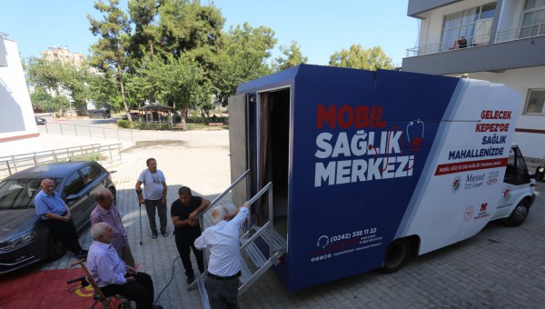 Kepez’den Huzurevi sakinlerine göz taraması 