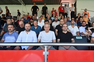 Kocagöz, Kepezspor Futbol AŞ-Karaman FK maçını tribünden izledi