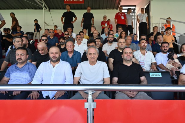 Kocagöz, Kepezspor Futbol AŞ-Karaman FK maçını tribünden izledi