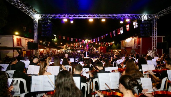 Kepez’in Uluslararası Kültür Festivali’nde Senfonik yolculuk 