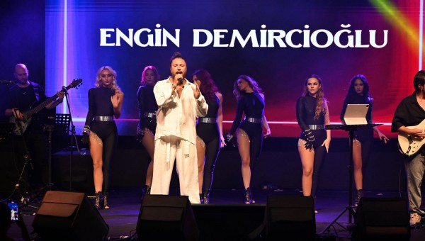 Kepez’in 2. Uluslararası Kültür Festivali Engin Demircioğlu konseriyle final yaptı 