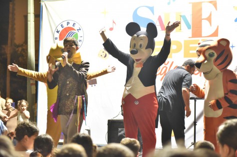 Kepez’in 68 mahallesinde “Sahne Kepez” ile sanat ve eğlenceye devam  