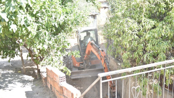 Kepez Belediyesi’nden Fatih Mahallesi’nde dere temizliği çalışması 
