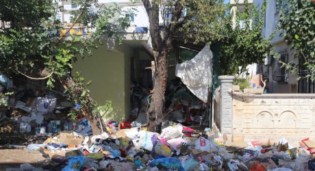 Kepez Belediyesi’nden çöp ev  temizliği; 2 kamyon atık çıktı