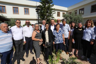 Kepez Şefkat ve Huzurevi’nde renkli etkinlik; çiçekler dikildi, gönüller ısındı