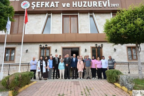 Kaymakam Dervişoğlu ve Başkan Kocagöz, Şefkat ve Huzurevi’ni ziyaret etti