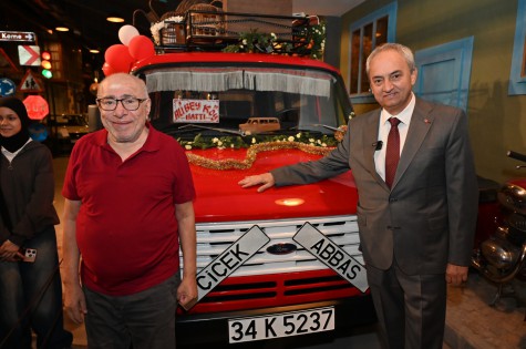 Çiçek Abbas, yıllar sonra Kepez’de minibüsüyle buluştu