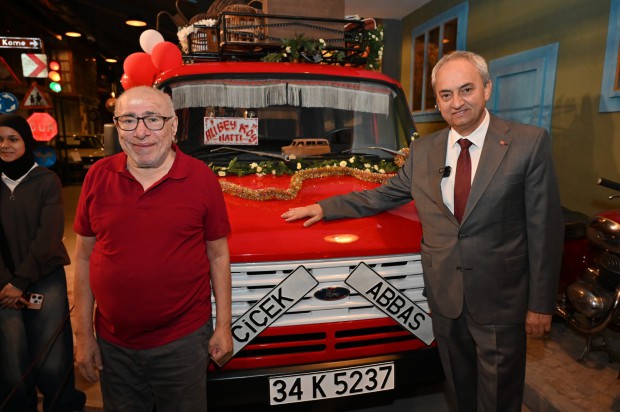 Çiçek Abbas, yıllar sonra Kepez’de minibüsüyle buluştu