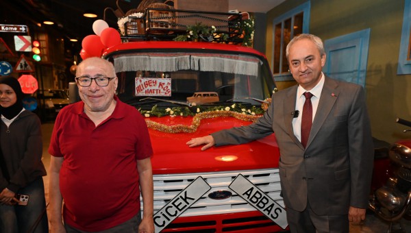 Çiçek Abbas, yıllar sonra Kepez’de minibüsüyle buluştu 