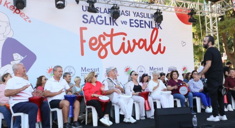 Uluslararası Yaşlılıkta Sağlık ve Esenlik Festivali dopdolu etkinliklerle devam etti