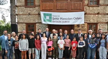 Dokumapark’ta çocukların gelecek şehir hayalleri tuvallere yansıdı