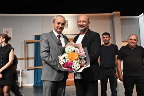 Kaç baba kaç, Kepez sahnesinde seyirciyle buluştu…