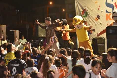 Karşıyaka ve Esentepe’de “Sahne Kepez” coşkusu