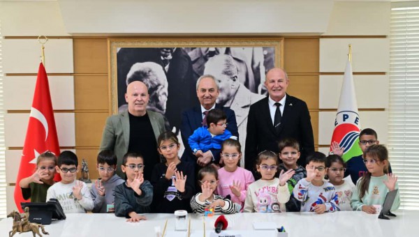 Kepez Belediyesi’nden okullarda göz sağlığı taraması; 100 çocuğa ücretsiz gözlük 