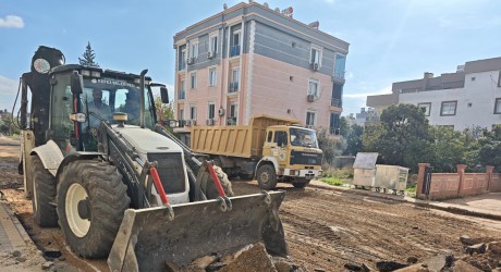 Mehmet Akif Ersoy Mahallesi’nde yollar sıcak asfalta hazırlanıyor