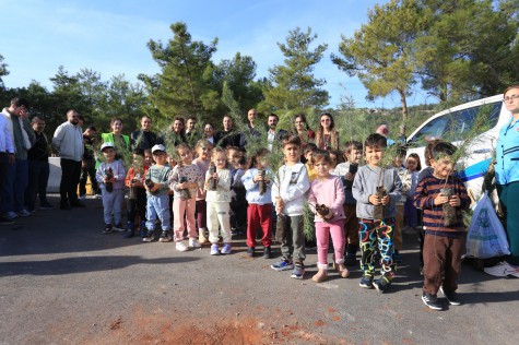Kepezli Minikler, yangın sonrası orman alanına umut dikti