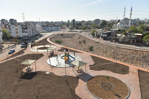 Şelale Mahallesi’nde drenaj hattı çevresine yeşil doku  