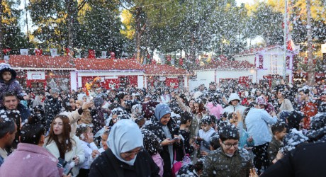 Kepez’de yeni yıl heyecanı Dokumapark’ta doya doya yaşandı  