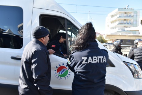 Kepez’de çifte denetim; seyyar satıcı ve dilencilere operasyon 