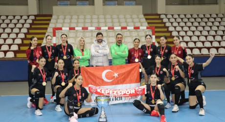 Kepez’in yıldız kızları hentbolda Türkiye şampiyonu