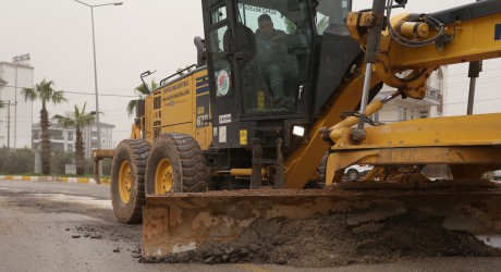 Kepez’de yağmur sonrası yollara hızlı müdahale