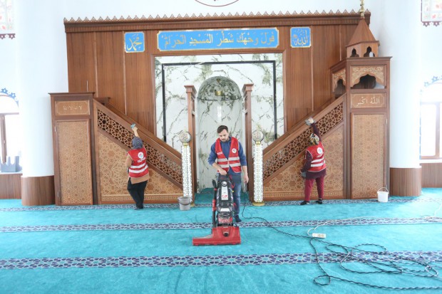 Kepez’de camiler Ramazan’a özenle hazırlandı