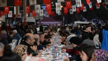 Kepez’de Ramazan bereketi: İftar sofraları kuruldu, lokmalar dağıtıldı