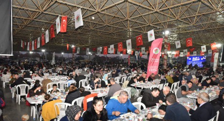 Kepez’in Çamlıbel, Göçerler ve Fatih mahalleleri iftar sofralarında buluştu